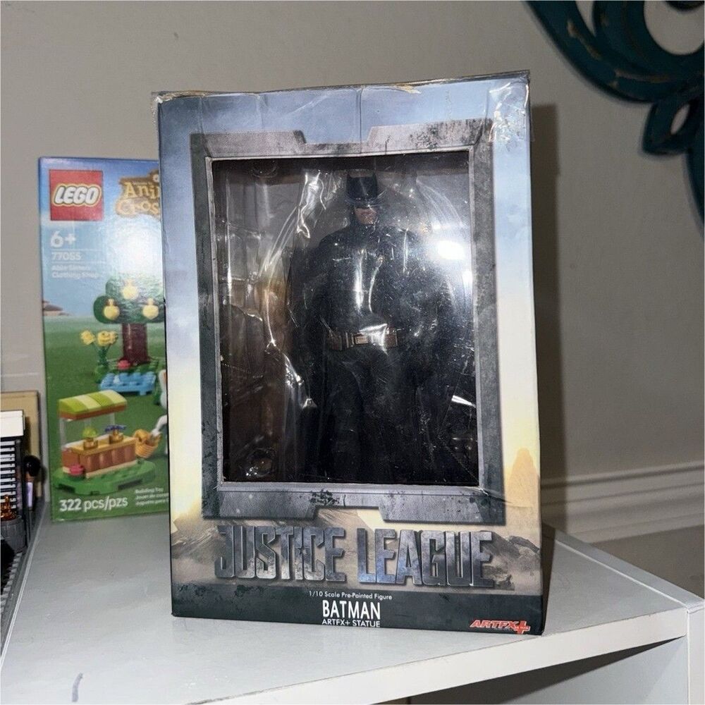 Kotobukiya ARTFX+ Justice League Batman 1:10 Scale Figure DAMAGED Boxed - Picture 1 of 9